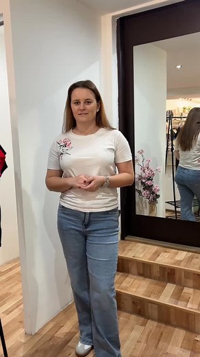 Doplňujeme basic trička s vystrihem do V. Velikostně sednou až do 2XL. | Butik ADA