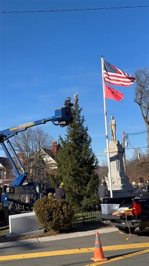 Lights are going on, thanks to Rowe Electric for helping brighten the Historic Borough of Flemington Holiday season! Getting closer and closer to the tree lighting on Friday! | Cub Pack 61 - Flemington, NJ