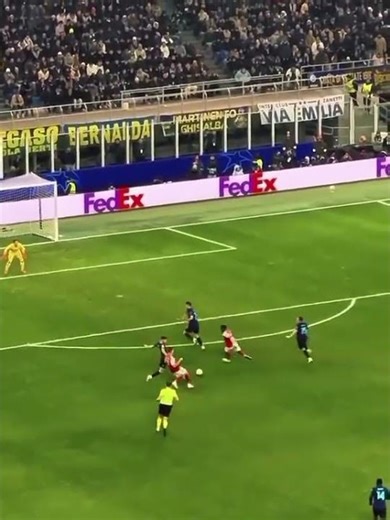 Gabriel Martinelli with an INSANE pass to set up Viktor Gyokeres in the Arsenal win over Inter 🤩