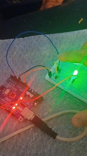 LED automático con fotoresistencia (LDR) en Arduino | Automatic LED with Photoresistor (LDR)