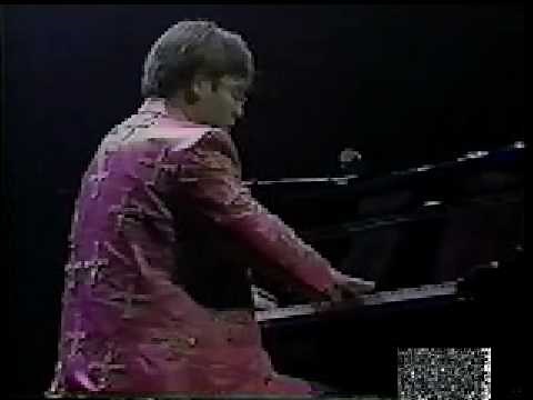 Elton John - Bennie and the Jets - Live in Nashville