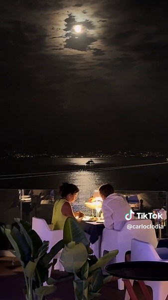 Rooftop Dining Experience in Naples