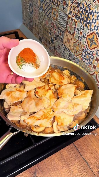 Pui cu Ciuperci și Smântână - Delicious Chicken Recipe