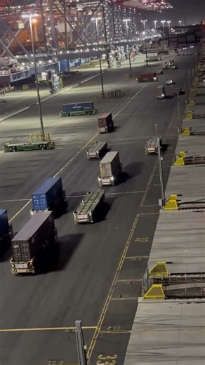 self-driving trucks Fully automated in shipping terminal