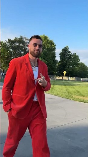 Now that's how you arrive to receive your #SuperBowl ring 👏 #Chiefs