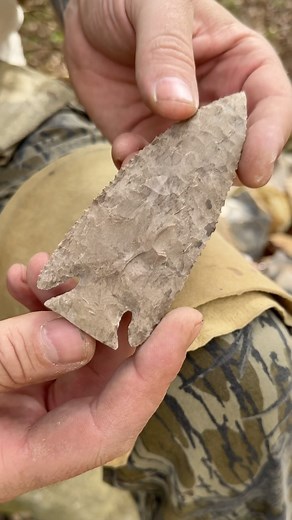 November South | I made a lost lake today #novembersouth #flintknapper #flintknappingart #primitive #lithics | Instagram