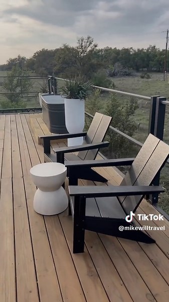 Full Airbnb tour of this prefab shipping container home in Texas! Would you stay here? #containerhouse #containerhome #shippingcontainerhouse #airbnbtour