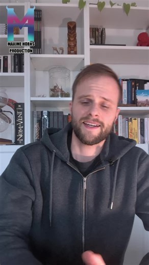 La patience, le travail, et un peu de chance c'est comme ça qu'on rencontre les grands noms. 🎬 Une vidéo réalisé pour la production de @nikita_bellucci Je ne possède donc pas les droits, elle détient les droits exclusifs dessus. Et toi qui c'est qui ton actrice de rêve ? perso, je la connais depuis que je suis tout petit... C'était vraiment bizarre de la rencontrer ! #francais #model #man #bisexual #gay