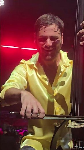 A quick close-up of Hauser playing Despacito on his cello.