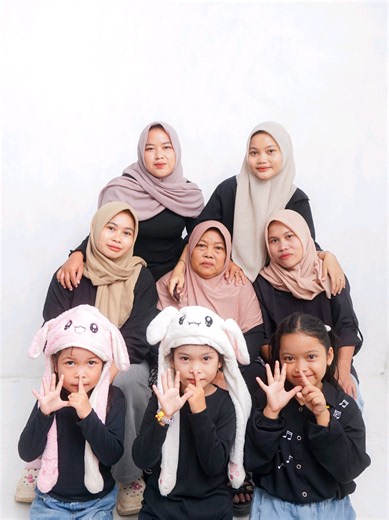 yuk abadikan momen bareng keluarga di imago studio ajaa 🥳🎉 📍IMAGO STUDIO | Desa Limbangan Kec. Kersana Kab. Brebes Booking👇🏻 Dm / 62 851-8594-4431 #selfphotostudio #keluargacemara #harmony #persepupuan #kompak