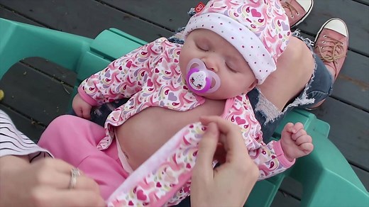 "If you worry about catching your baby with a zipper, but snaps drive you crazy (they never line up right!) then these 100-percent cotton footie pajamas are for you." Thank you, babylist.com! | Magnetic Me