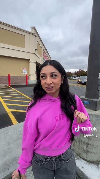 Prepping to officially move in 😝 mini homeowner vlog: first Costco run starting to move in 🏠🤍Sorry i’ve been MIA haven’t had time to edit my videos #minivlog #moving #homeowner #costco #contentcreator