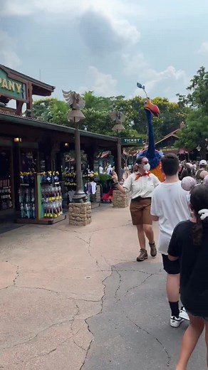 23K views · 459 reactions | One of the coolest character experiences in the parks! Happy Friday friends! disneytipsguy | Disney World Packages -Orlando Florida | Facebook