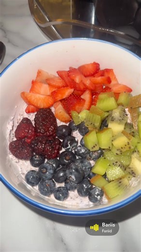 Healthy Greek Yogurt Bowl with Chia and Berries