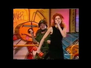 Paola Cortellesi è Fiorella Mannoia - Mai dire Gol 2000