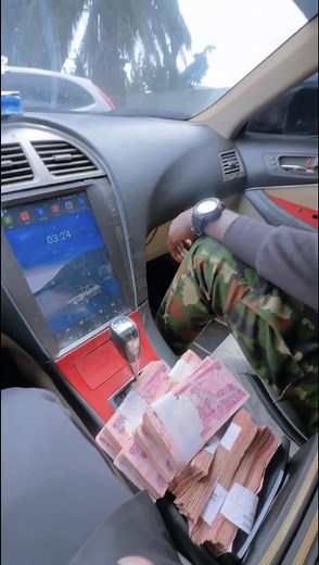 She said today was the happiest day of her life🥺. Congrats on your signout baby, 5 years no be beans🥳🎉. I love you so much❤️ #fyp #foryourpage #viral #foryou #signout #signoutday🎉🎉🎊🎊👩🏼‍🎓👩🏼‍🎓🔥 #graduation