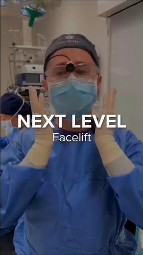 Deep Plane Facelift mit Halslift — Dr. Altinay im OP | Dr. Kelly® Clinic