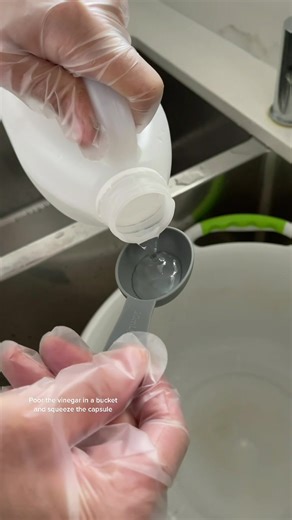 Quick Tutorial on Cleaning Ceiling with Vinegar and Laundry Capsule