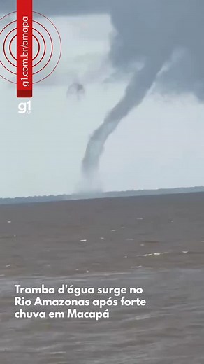 🌪 - Uma tromba d’água se formou no Rio Amazonas e pôde ser vista da Orla de Macapá (AP) na tarde deste sábado (6). O fenômeno aconteceu após uma chuva intensa atingir a capital em um período de altas temperaturas. Apesar de não ter causado danos, o acontecimento meteorológico surpreendeu quem estava na orla ou passava pelo local. Meteorologista explicou que as chuvas registradas nos últimos dias são chamadas de 'pancadas rápidas em áreas localizadas' e costumam ocorrer na transição entre o perí