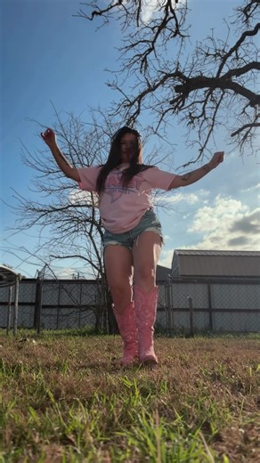 💖✨ Shine Bright! ✨💖 Strut your stuff in our pink rhinestone knee-high cowgirl boots! 🤠 The ultimate OOTD statement piece! 🔥 #cowgirlboots #rhinestoneboots #pinkboots #kneehighboots #ootd