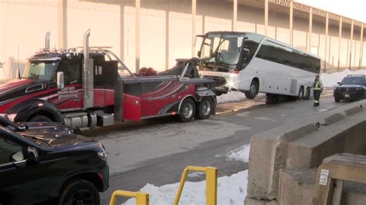 Man arrested after charter bus crash in Green Bay over weekend