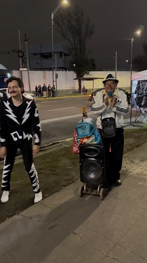 24K reactions · 1.7K comments | ¿Hives donde estás? @thehives . . . . . . @dmusicmarketing #elampli #podcast #thehives #conciertos #conciertosmexico | El Ampli | Facebook