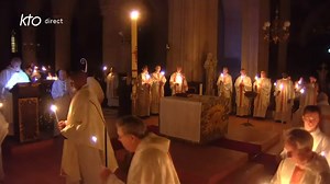 🔴 « Exultez de joie, multitude des anges ! » L'annonce de la Pâque est chantée par l'archevêque du Diocèse de Paris, Mgr Laurent Ulrich : c'est l'Exultet. 👉 La #VigilePascale en direct de Saint-Germain-l'Auxerrois : https://youtube.com/live/5mbH4bb-eWs | KTO Télévision Catholique