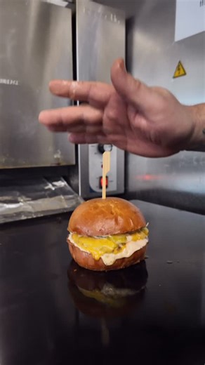 Smash combo iba za 10€ 🤯 a aj v roku 2026 ostáva táto cena zatiaľ nezmenená, ak si ho ešte neochutnal tak neváhaj a príď 🍔 | Pestucci - Restaurant & Pub