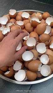 6.5M views · 42K reactions | PUNYA CANGKANG TELUR ? Jangan di buang ya !!! Bisa di manfaatin loh Tips2 ini didapat dr berbagai sumber di internet, manakah yanh tertarik anda coba? . . #vd | Diet Enak, Bahagia dan Menyenangkan | Facebook