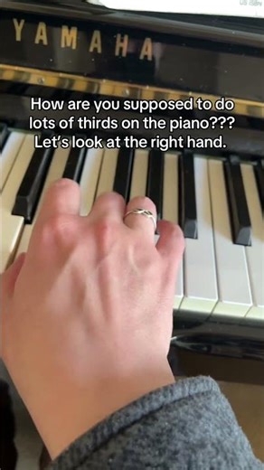 How are you supposed to do thirds on the piano? #piano #pianolessons #pianotutorial