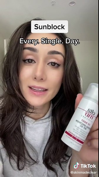 Essential steps in your morning skincare routine to protect your skin and prepare it for the day ahead #skinmadeclear is back with the most basic routine to defend and protect your skin during the day to fight free radicals #fyp #morningskincareroutine #amskincareroutine #spf #antioxidantskincare #vitamincserum #cleanse #skincaremusthaves