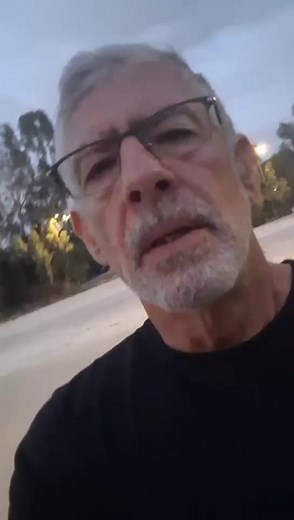 זה בכלל לא משנה מה דעתנו על מה שאומר דוקטור סבסטיאן בן דניאל. לא ניתן לחכים אלימים, גזענים ובורים לקבוע מה מותר ומה אסור להגיד. | נמרוד שפר - Nimrod Sheffer