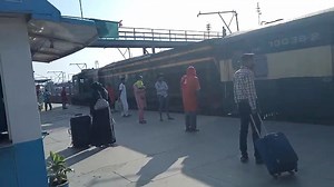 Rehman Baba Express 47up arriving at Faisalabad Railway Station Pakistan Railways | Pak Rail Tech