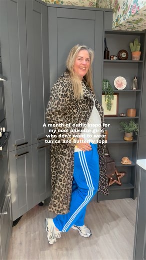 Caroline Sigamoney on Instagram: "Plus-size outfit ideas for the girls who are done with tunics and cold shoulder butterfly tops. 30 days of looks that are actually cool: fitted pieces, real trends, oversized moments, and zero “hide your body” energy. Save this for your next outfit crisis. Which look was your favourite? #PlusSizeFashion #PlusSizeOutfits #CurveFashion #PlusSizeInspo #FashionForCurves"