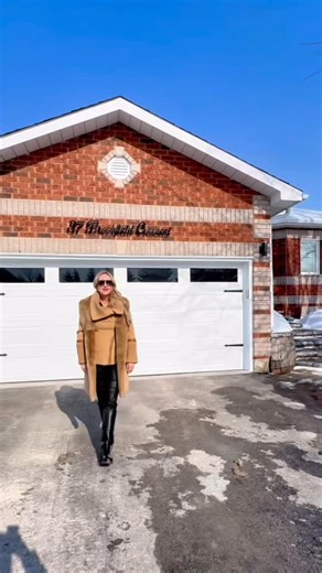 A beautifully customized bungalow in one of Barrie’s most sought after neighbourhoods 👀🏡 With a redesigned layout and extensive updates throughout, this home is coming to market next week. Send us a DM for more information 📩 #thekwteam #weknowbarrie #kingswood #barriehomes #comingsoon | The Knowles/Woolsey Team - Your Barrie Real Estate Team