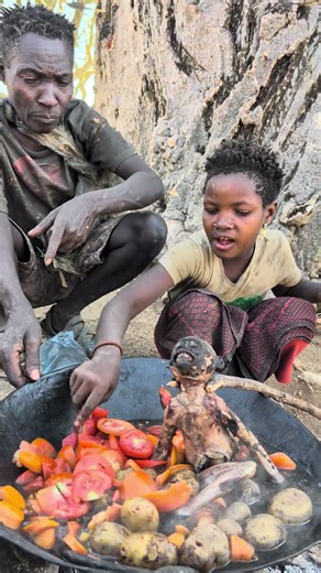 Real bush life cooking keeping hadzabe traditions alive! ❤️🌿🍖#fyp #reels