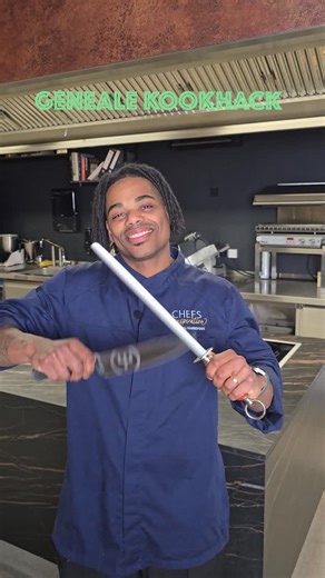 24Kitchen NL on Instagram: "Een bot mes, dat maakt koken onnodig vervelend. Chef Geneal leert je hoe je je messen scherp houd 🍴#24kitchen #hack #cookinghack #kooktip #mes"