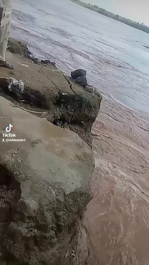 Exploring Erosion: A Close Look at Riverbank Damage