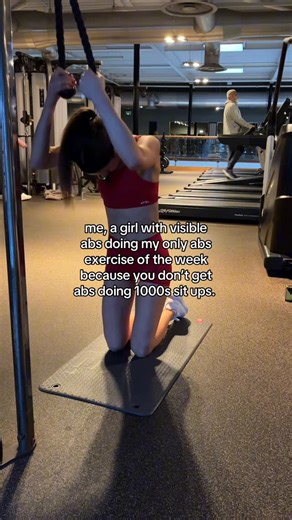 Katie Staton||Nutrition + Fitness Coach on Instagram: "How do you get abs?…..well not by doing 100s sit ups and those silly ‘get abs in 6 minutes’ workouts! I don’t really train my abs yet I train to be athletic which means using my core in all workouts be that running, farmers carry, lunges, overhead press etc and I additionally try to add in a couple core specific moves like cable crunches and planks as having a strong stable core is inprotant for performance! That all builds lean muscle all o