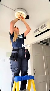 Fifo electrician in Australia 🇦🇺💰. How to get in 👇 The benefits of FIFO (Fly-In Fly-Out) work in Australia include: 1. **High Earnings:** Competitive salaries, often with overtime and bonuses. 2. **Time Off:** Extended breaks between work rosters (e.g., 2 weeks on, 1 week off). 3. **Minimal Living Expenses:** Accommodation, meals, and transport are typically provided. 4. **Career Advancement:** Opportunities to work in large-scale, high-profile projects. 5. **Networking:** Chance to connect 