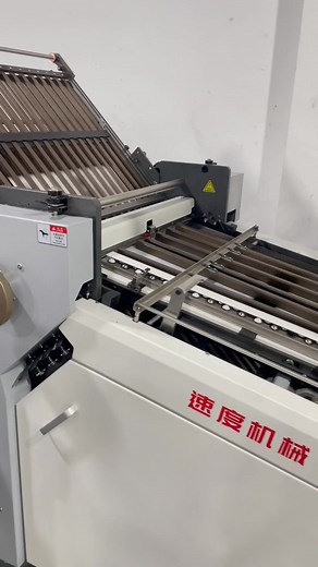 🇨🇳Round Pile Folding Machine The revolving pile folding machine, equipped with a revolving feeder system, is suitable for processing medium- to long-run jobs. It can process a variety of paper types with non-stop paper feeding. This includes wrinkled paper, pre-folded sheets, pre-cage-punched sheets, and pre-perforated sheets. This significantly reduces operator workload and increases daily production efficiency by approximately 20% compared to platform-based feeders. ☎️Contact us now！ 86 ⁨189