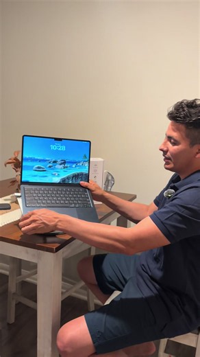 Base para laptop antideslizante que gira 360 grados de aluminio lo que la hace muy resistente y liviana al mismo tiempo #laptop #baseparalaptop #tiktokshopcreatorpicks