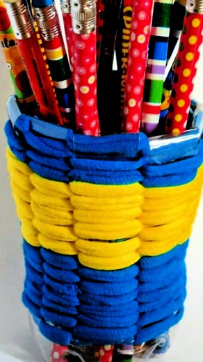 Great ideas for using your homemade t-shirt yarn! #tshirtyarn #upcyclecraft #recyclecraft #oldtshirt #easycraft #craftsupply | Construction Paper Crafts for Kids