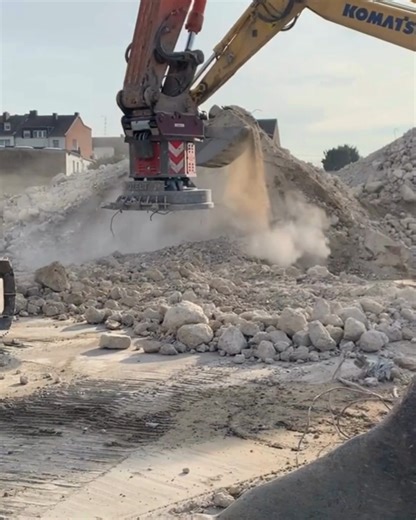 Mozelt Magnet Systems | Unsere hochmodernen Abbruchmagnete sorgen für leistungsstarke und effiziente Sortierarbeiten – perfekt für Baustellen, Recyclinghöfe &... | Instagram