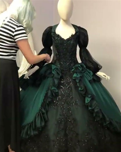 See this fantasy gown come together piece by piece 👑 #cosplay #wedding