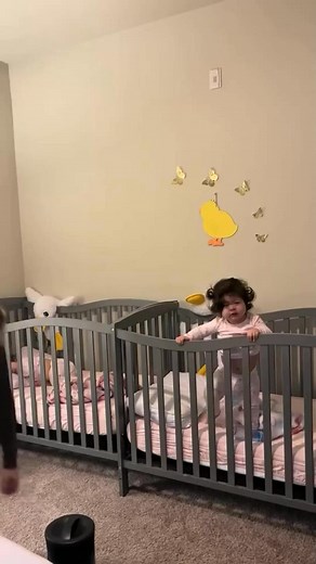 1K views · 82 reactions | Este video lo ise ase 2 semanas y ya no siguen en la guarderia y decidi que me las cuide mi mamá pero todavia son unas horas al dia para mi misma muy necesitadas  #mamadegemelas #mamasoltera | Juliette & Gianna | Facebook