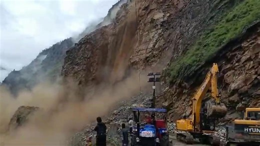 Landslide crashes down mountain and blocks road in India