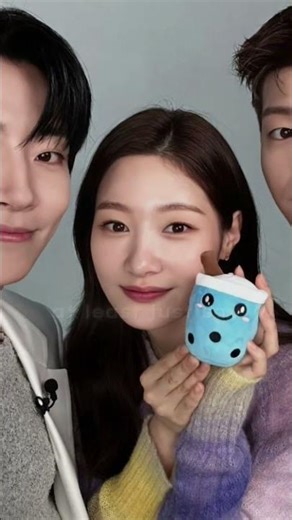 id:maniki ikkita chetigi bolani yuzi uncha kornmi qobti😁