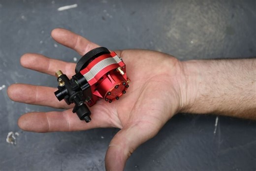 Ojo, vídeo hipnótico: el motor rotativo más pequeño del mundo llega a girar ¡hasta las 30.000 rpm!