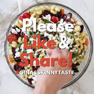 Greek Pasta Salad is loaded with cucumbers, tomatoes, bell peppers and olives! It's so delicous and perfect with anything you're grilling. 5 Freestyle Points • 176 Calories (1 cup) https://www.skinnytaste.com/greek-pasta-salad/ | Skinnytaste
